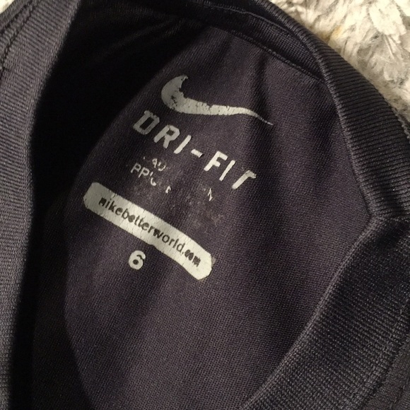 Nike kids shirt size 6 - Picture 3 of 4